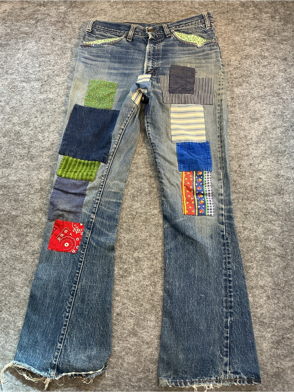 VINTAGE INSANE 1970s Levi’s Women’s Blue Patchwork Handmade Bell Bottoms - Picture 2 of 9